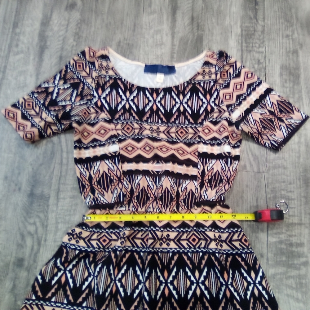 Francecas Buttons Geometric Patterned Dress - Picture 3 of 9